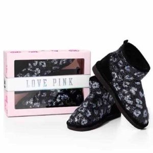 VS Love Pink Mukluk Bootie furlined Boots Slippers